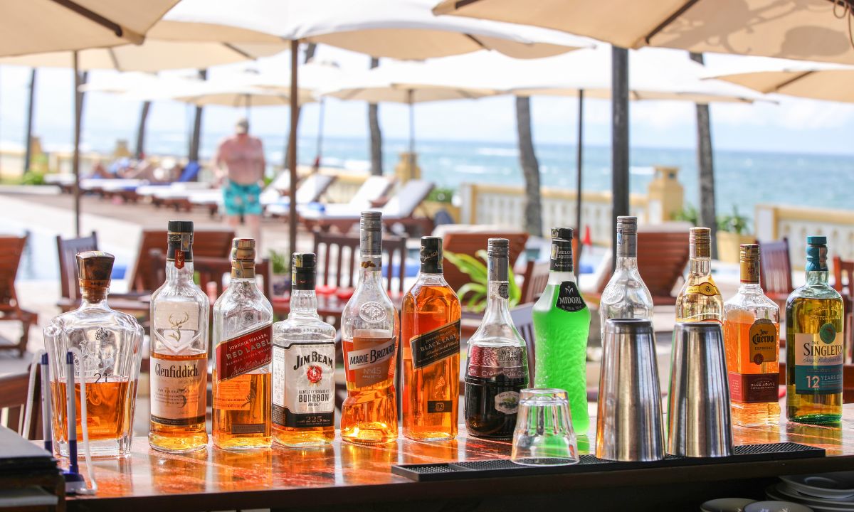 hoi an luxury travel: bar in victoria hoi an