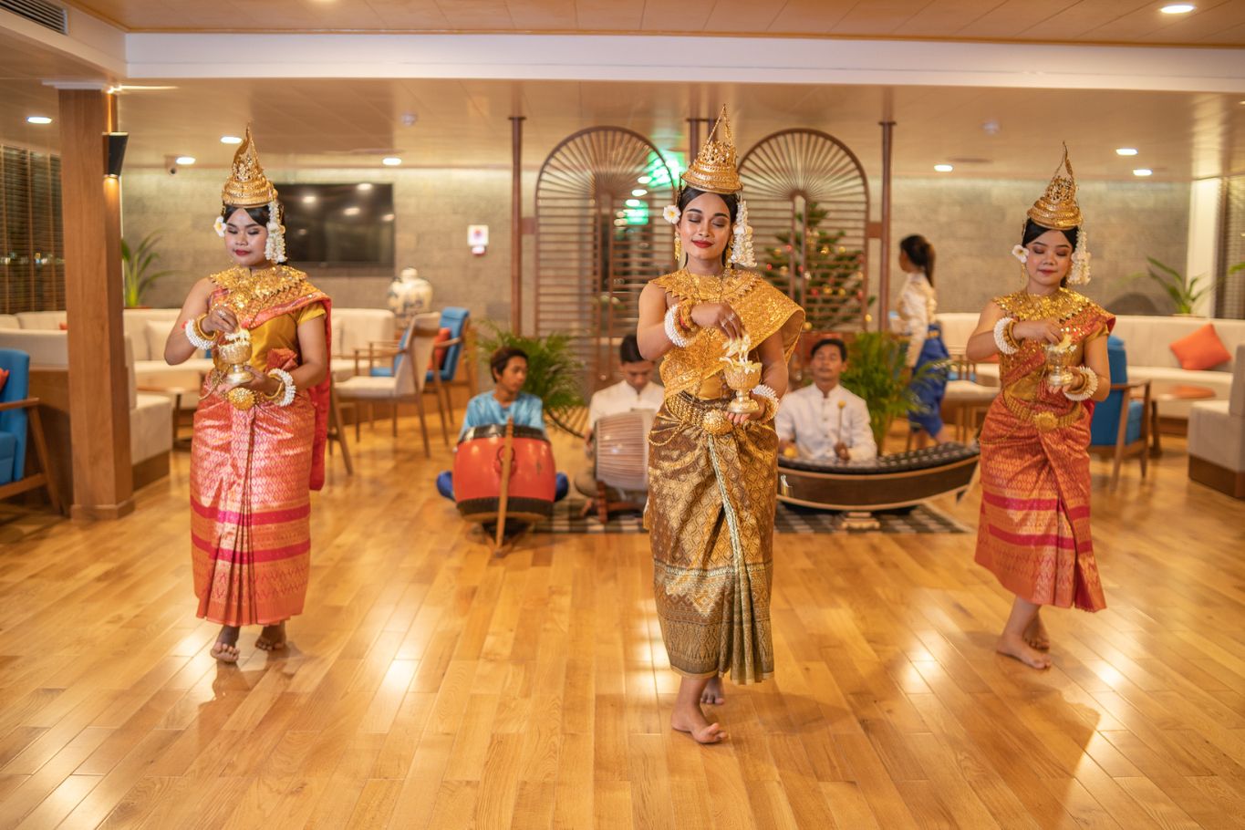 apsara dance on victoria mekong cruise