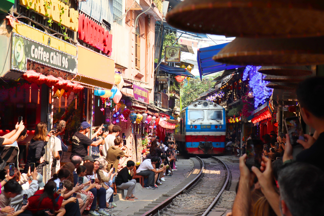 hanoi train street