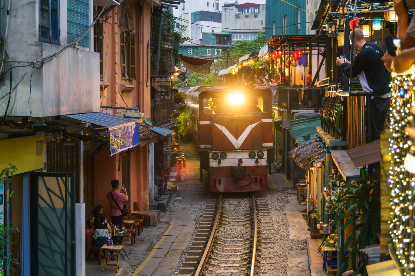 hanoi train street
